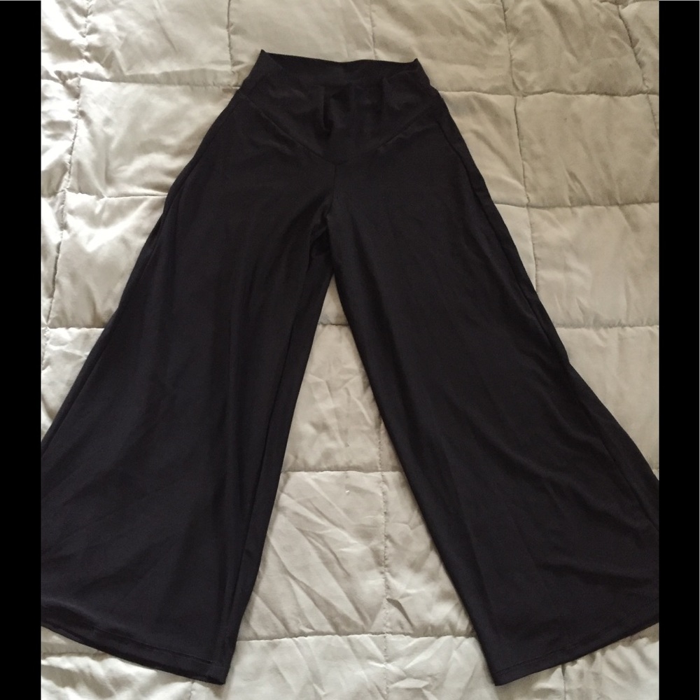 One Fashion black goucho's