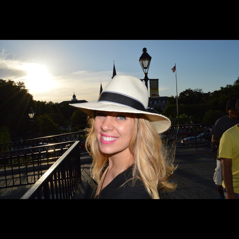 Meet your Posher, Lara