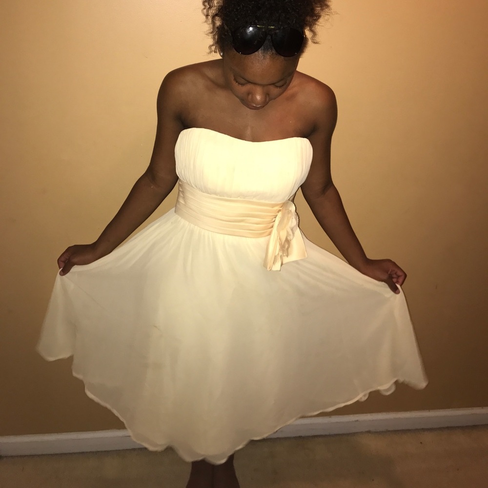 Sexy summery yellow spotlight dress