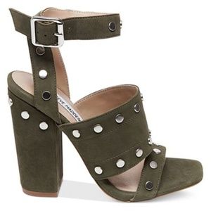 STEVE MADDEN KHAKI BLOCK HEELS