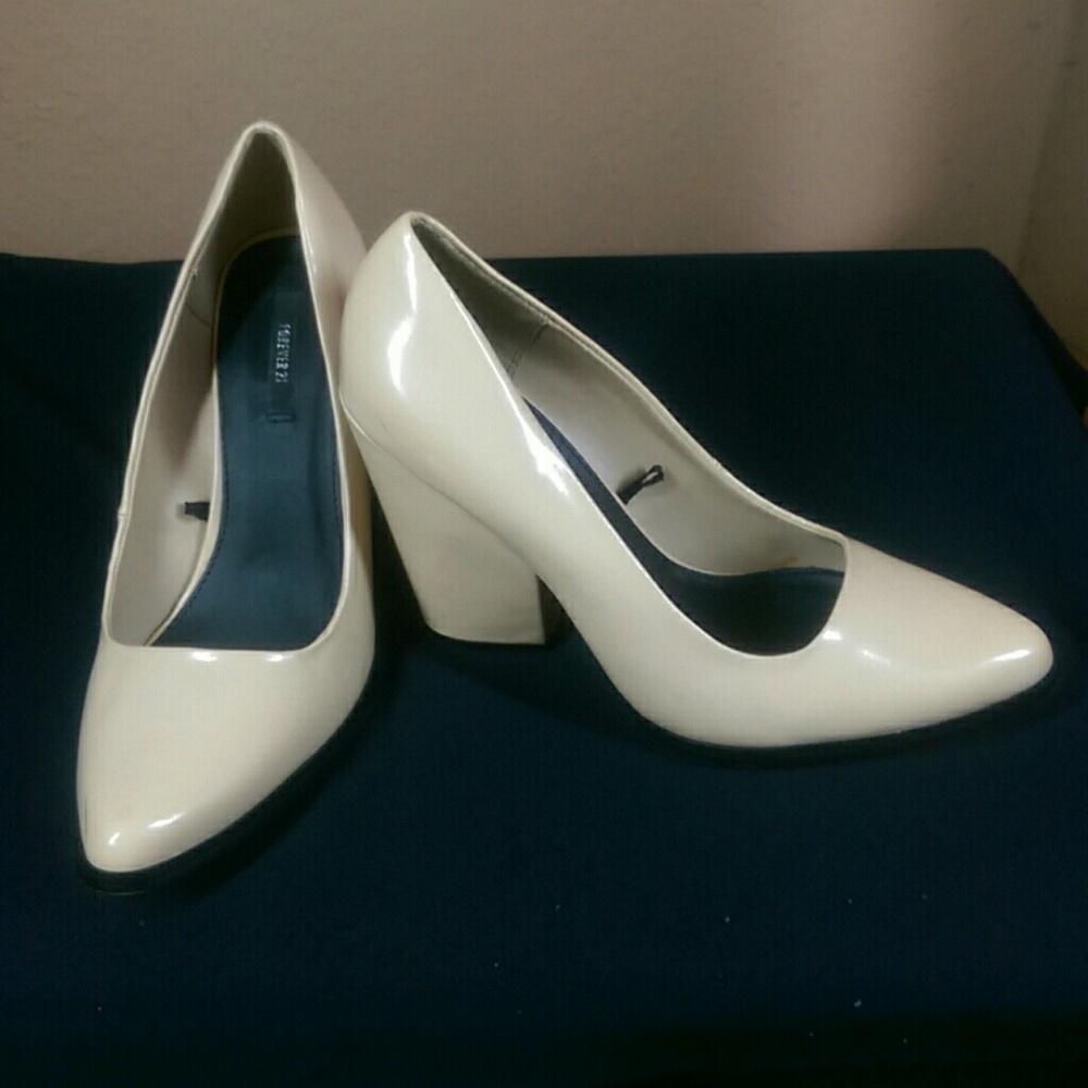 Heels/shoes - Picture 2 of 8