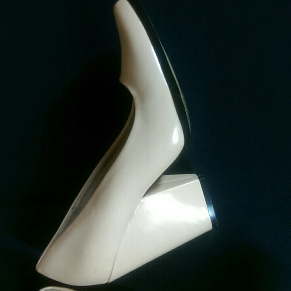 Heels/shoes - Picture 6 of 8