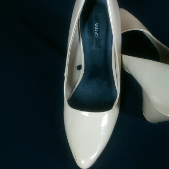 Heels/shoes - Picture 5 of 8