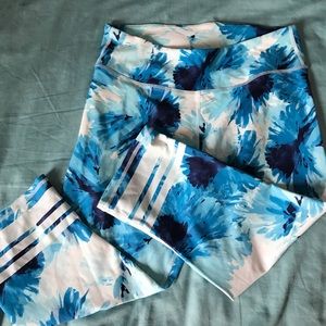 Fabletics • Floral Design • Cropped Leggings