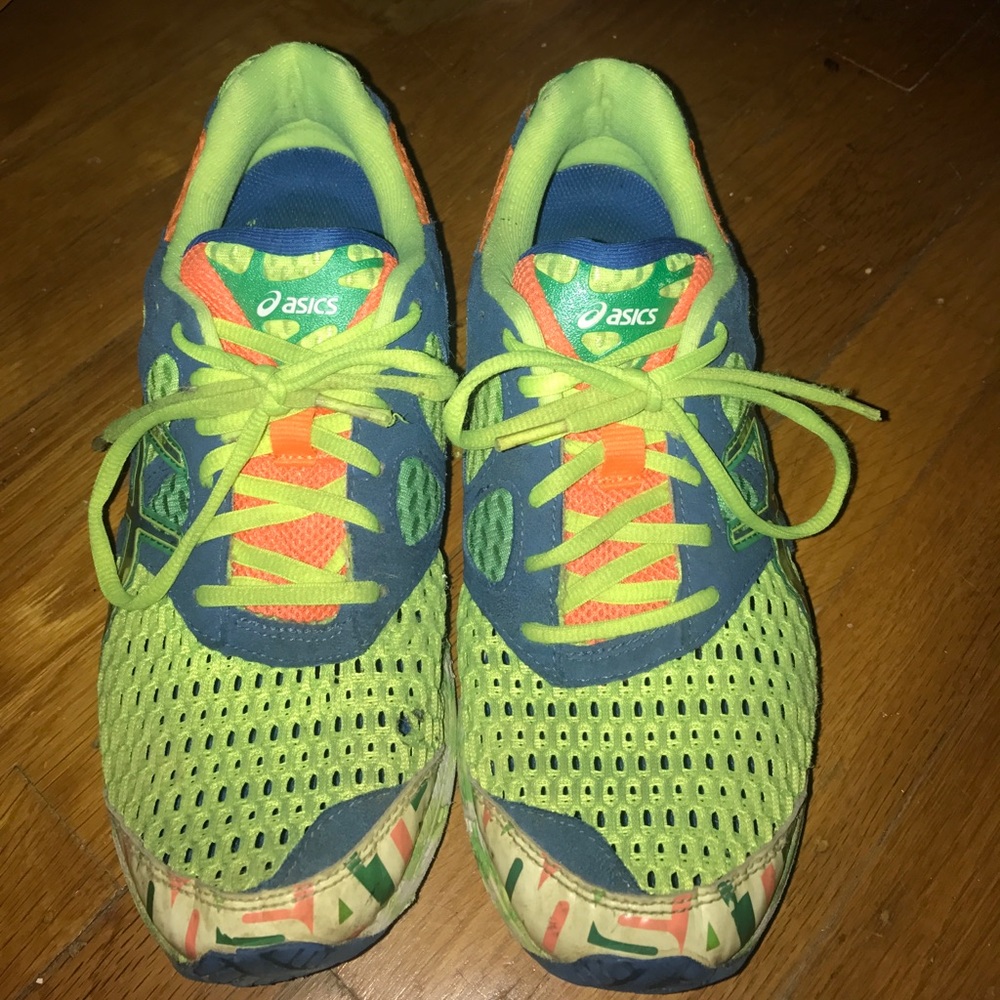 Asics- Gel-Noosa Tri 7 Size US 8