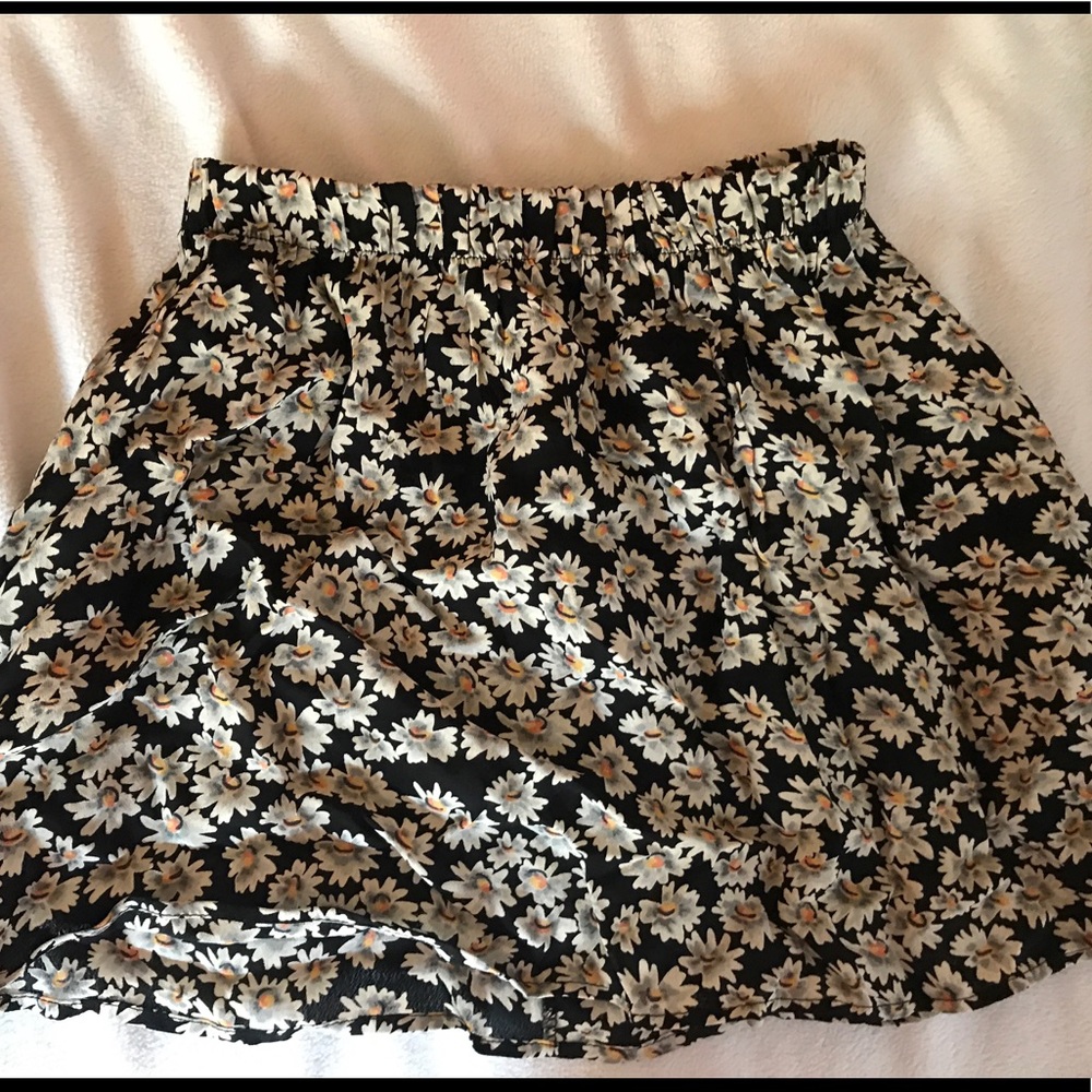 brandy melville daisy skirt