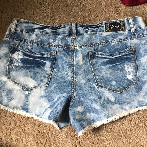 Ripped shorts - Picture 2 of 3