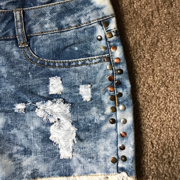 Ripped shorts - Picture 3 of 3