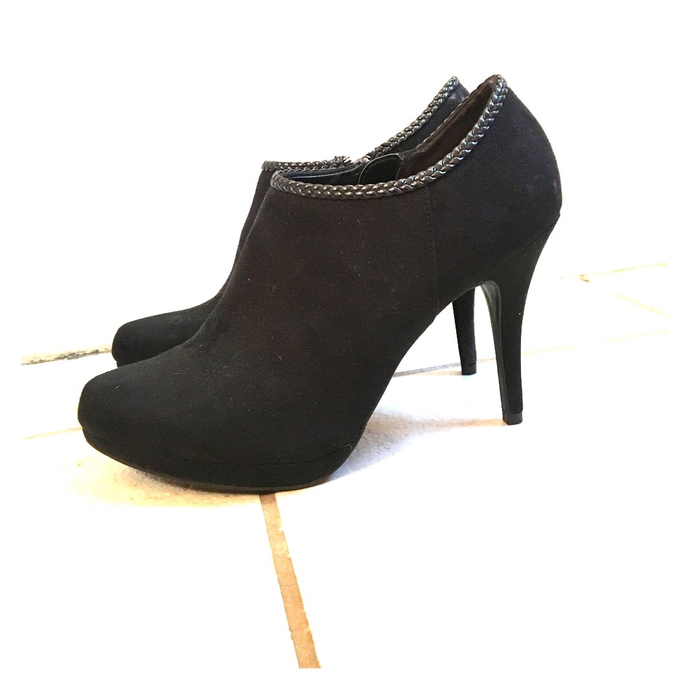 Adorable black bootie heels