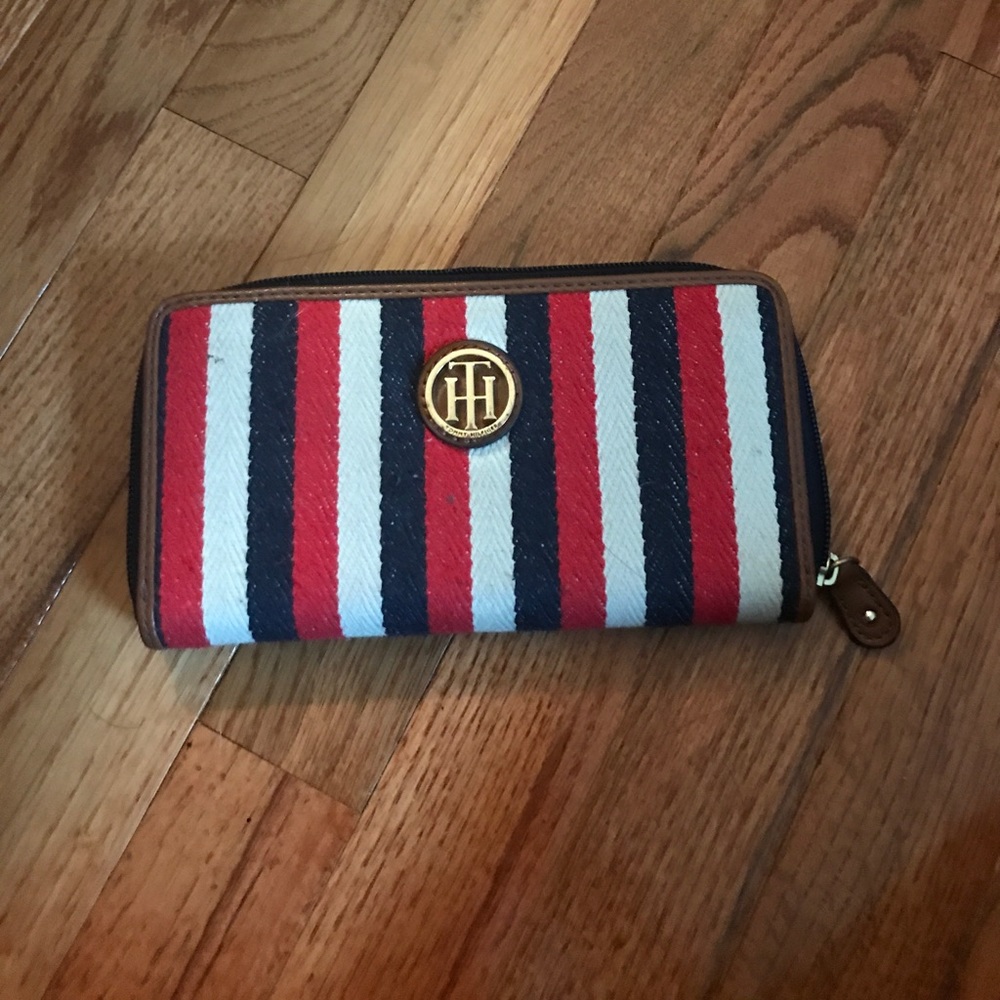 Tommy Hilfiger Clutch Wallet