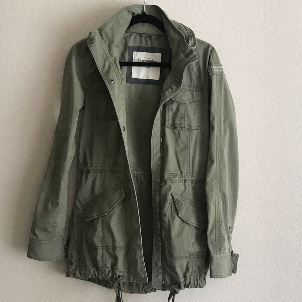 Final day! Moving 🏡 A&F utility jacket