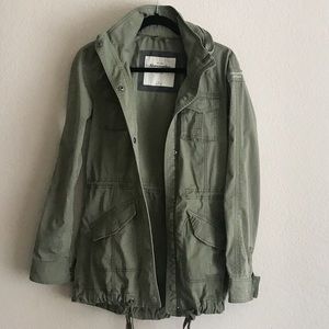 Final day! Moving 🏡 A&F utility jacket