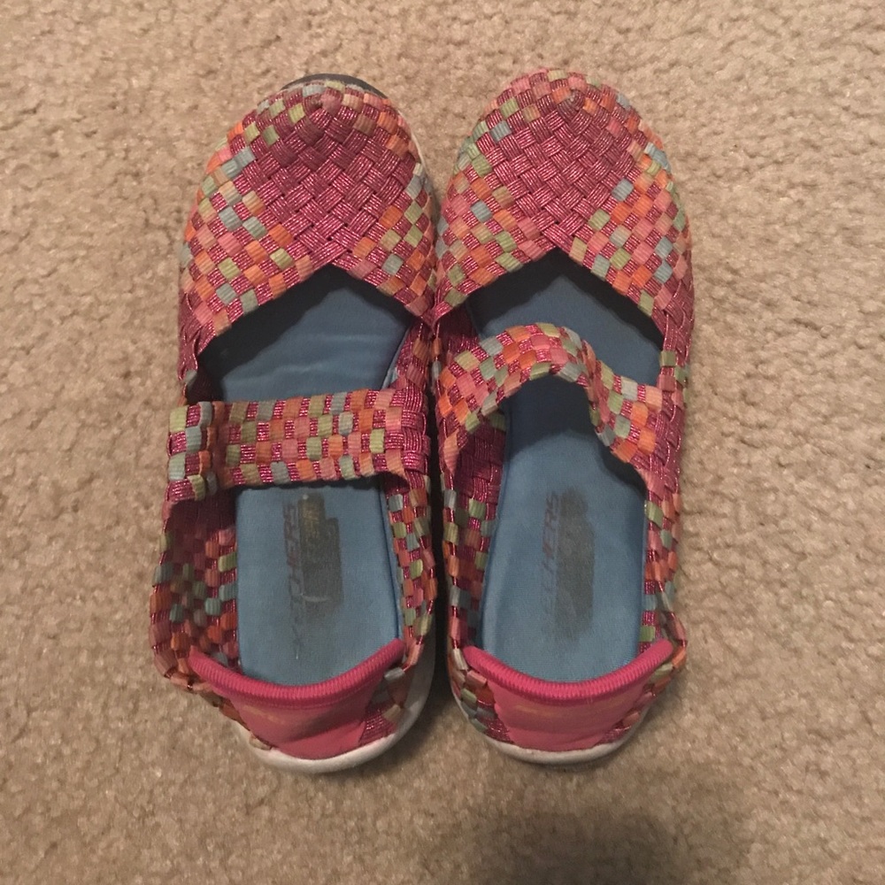 Good condition sketchers slip on tennis shoes