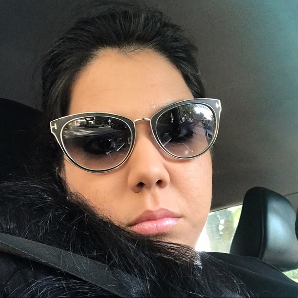 Meet your Posher, Fanny - Picture 2 of 2