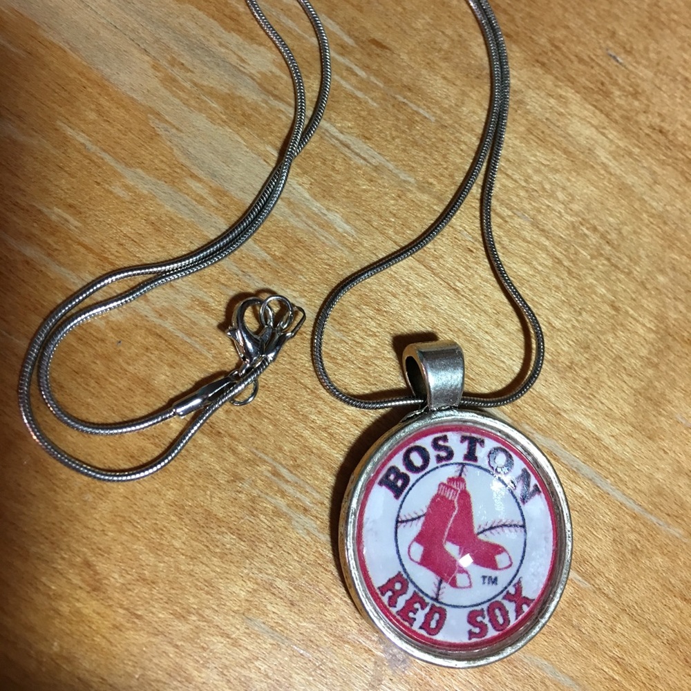 Boston Red Sox pendant necklace NEW