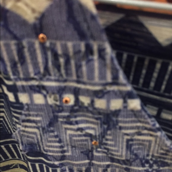 Cute Sublimated aztec T-shirt w/crinkle print - Picture 4 of 6