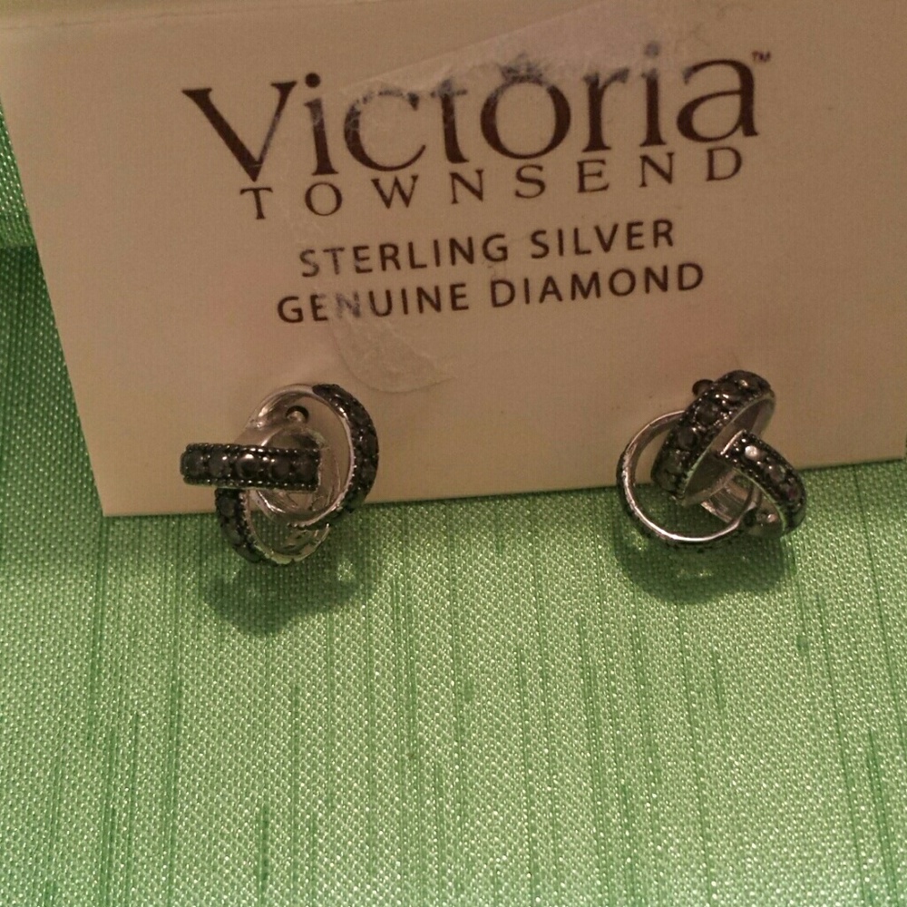 BLACK DIAMOND STERLING SILVER LOVE KNOT STUD