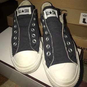 Navy blue converse laceless sneakers