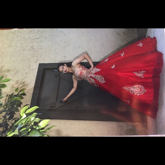 Red Quinceanera Dress With Gold Accents AND Ramo - Picture 1 of 7