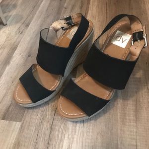 DV black wedges