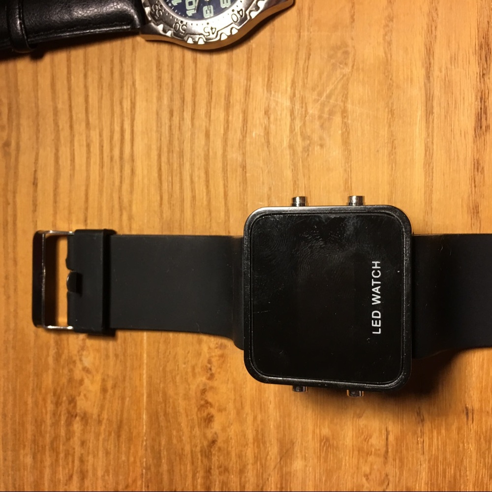 LED watch - Picture 2 of 2