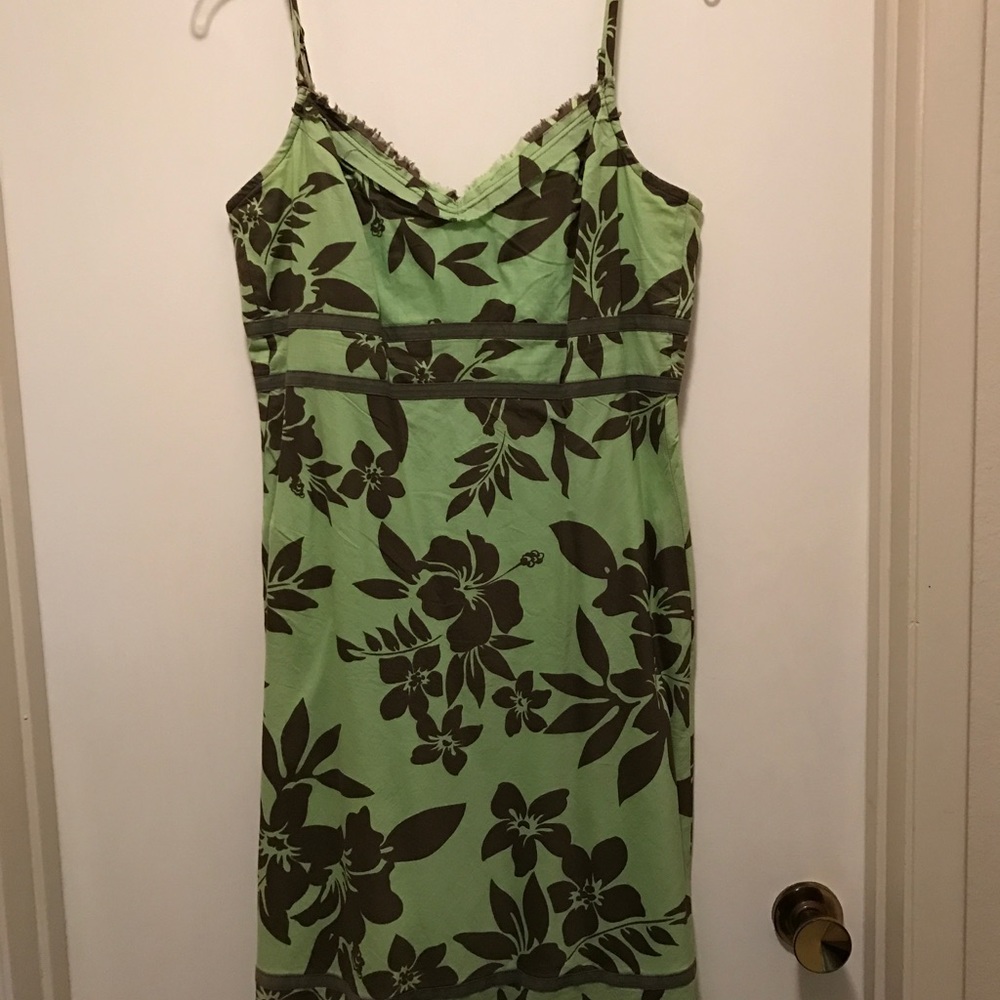 Green and brown Hawaiian print dress