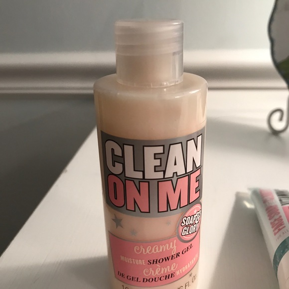 Soap and Glory Bath Set - Picture 2 of 7