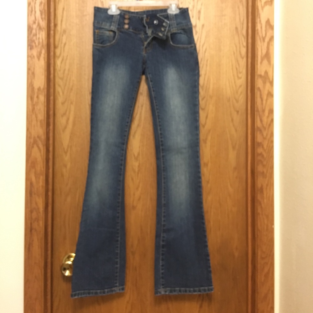 Wet seal juniors jeans.  size 3. Never worn.