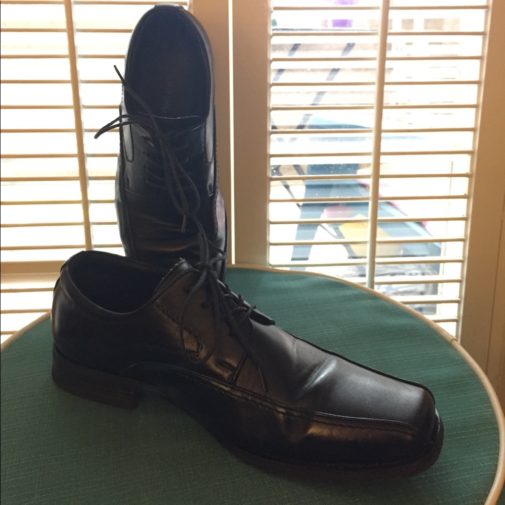 Bostonian men's black dress shoes