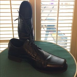 Bostonian men's black dress shoes