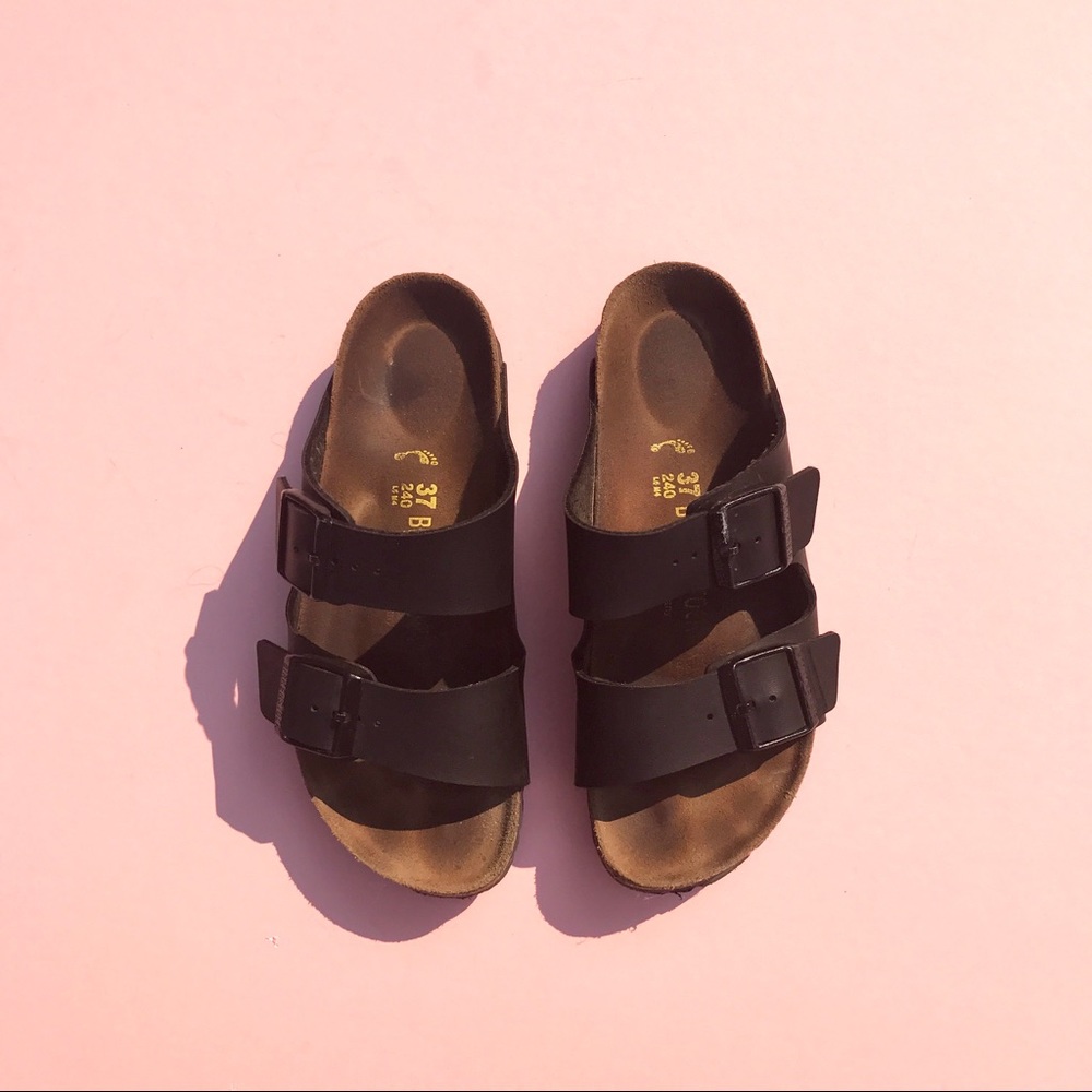 Matte Black Birkenstock Arizona sandals 7 narrow