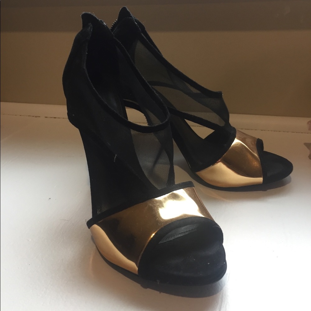 Zara Woman Sexy Black & Gold Heels size 39