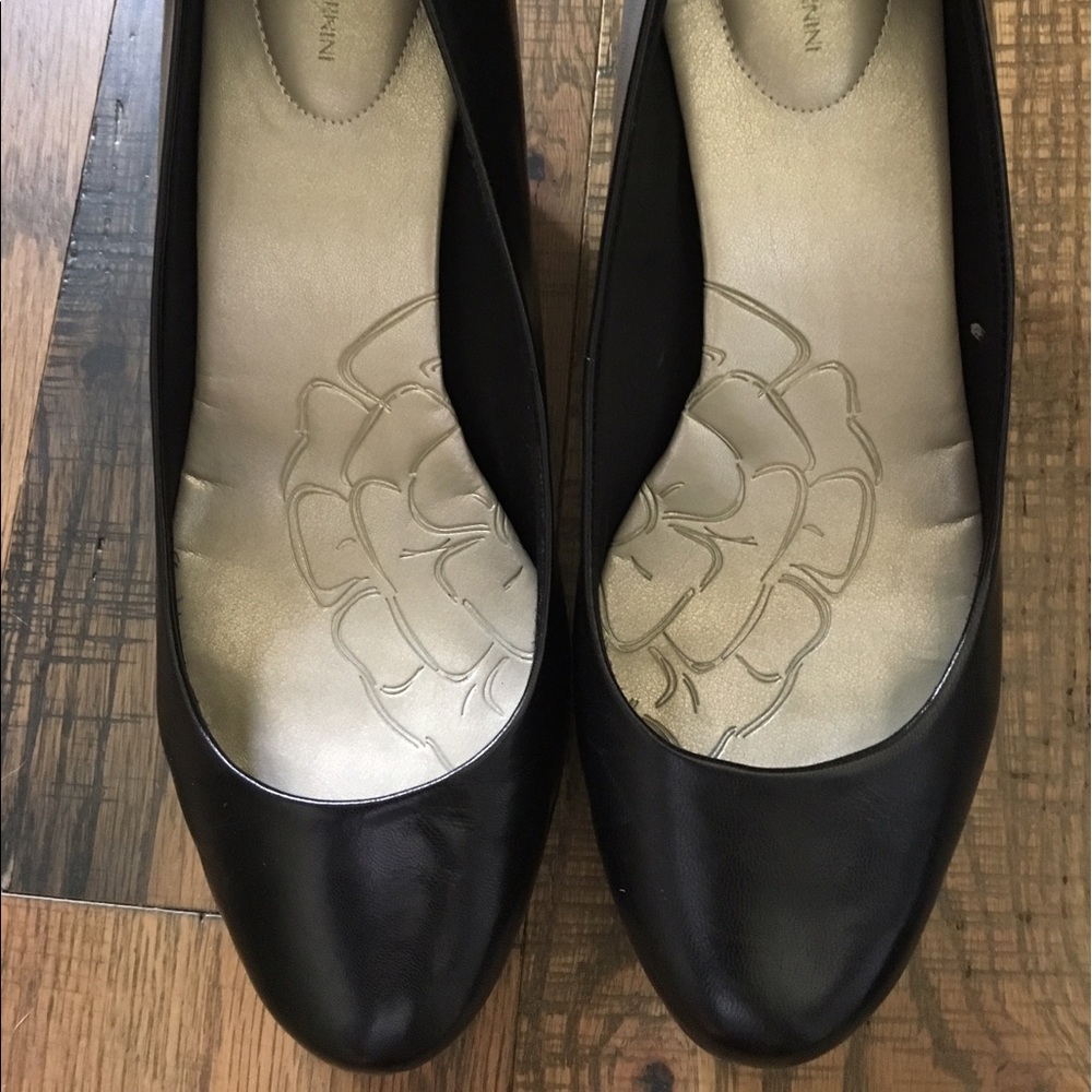 Cute Black Pumps