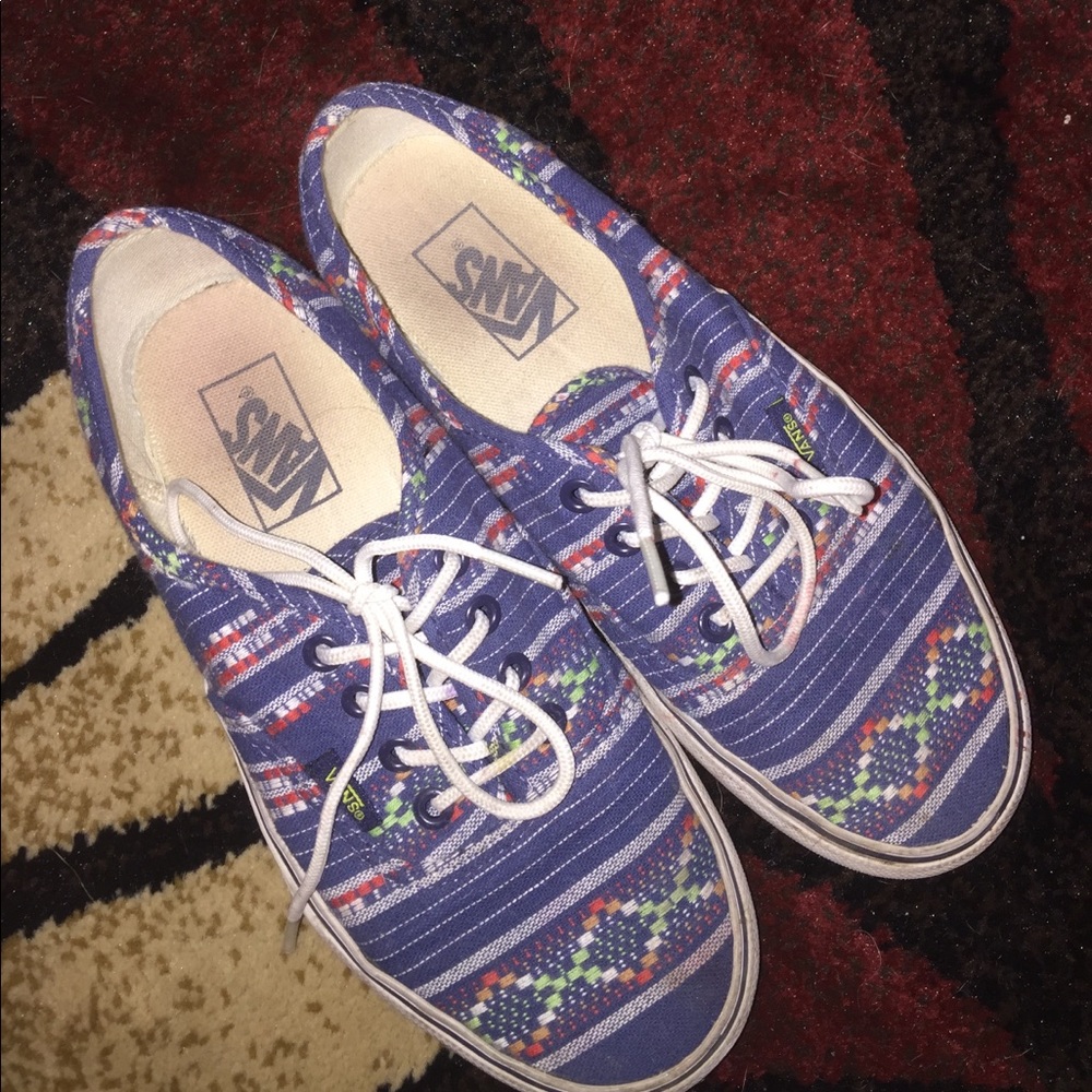 Vans size 7.5 women's, 6 men's.