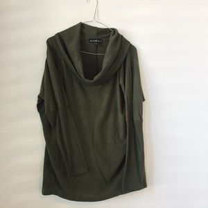 Green loose turtle neck sweater