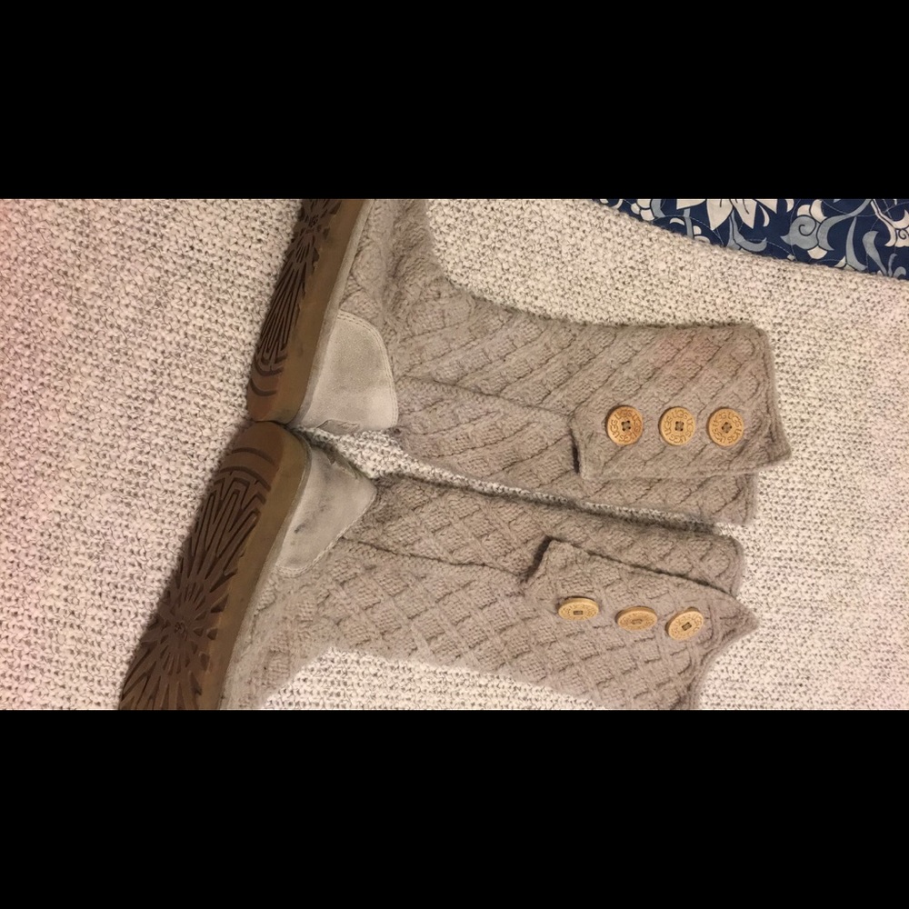 Women's lights grey knitted ugg boots