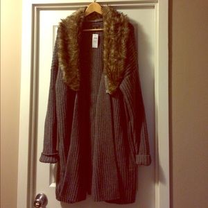 NWT Gray sweater coat w/ faux fur collar