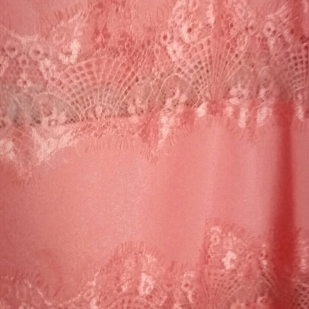 Sz medium peach & lace detail blouse