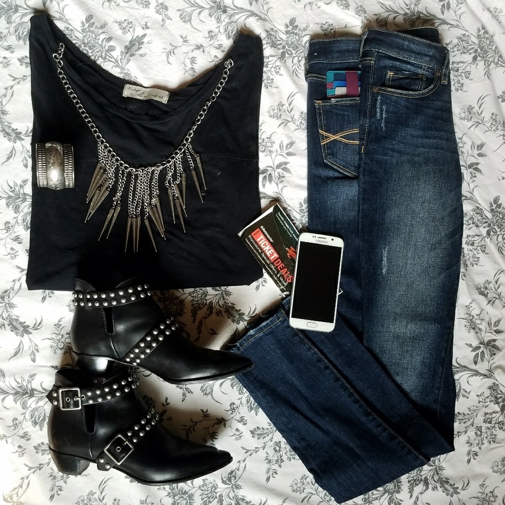 Abercrombie & Fitch Distressed Super Skinny Jeans