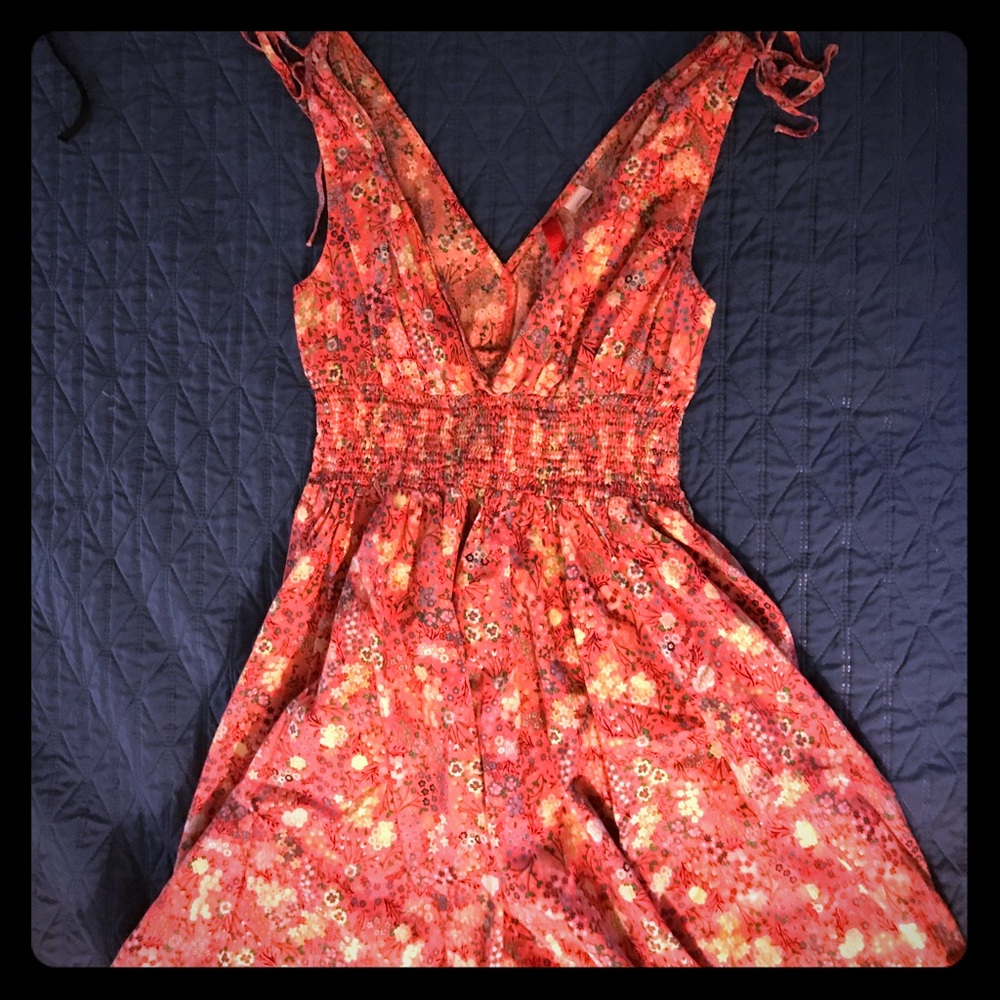 V cut neckline dress