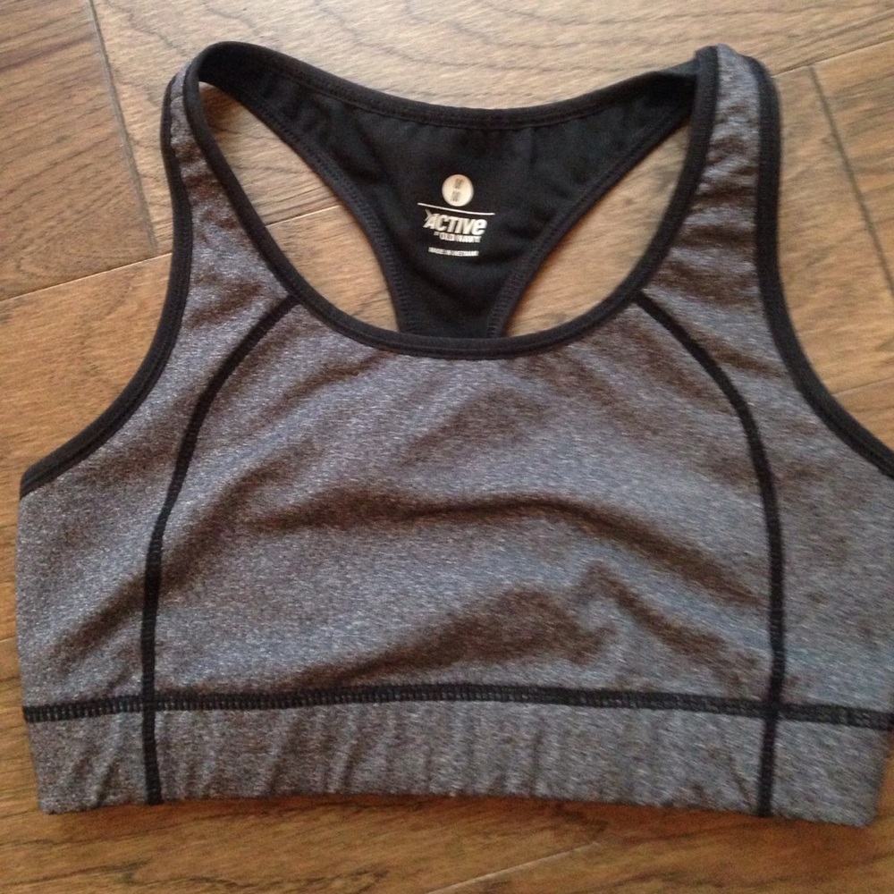 Black Old Navy sports bra
