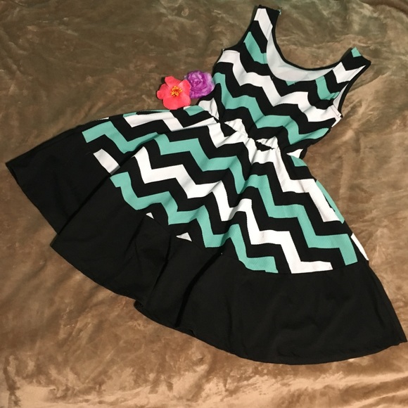 Patterned mini dress - Picture 2 of 3