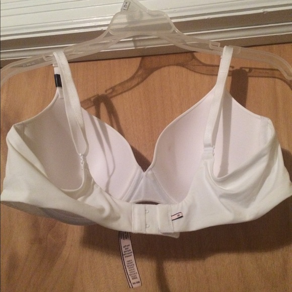 Two Victoria's Secret Demi Bras - Picture 4 of 8