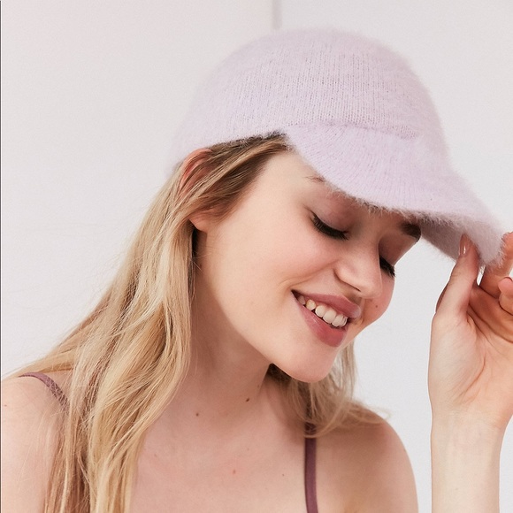 NWT UO Lavender Fur Hat - Picture 6 of 6