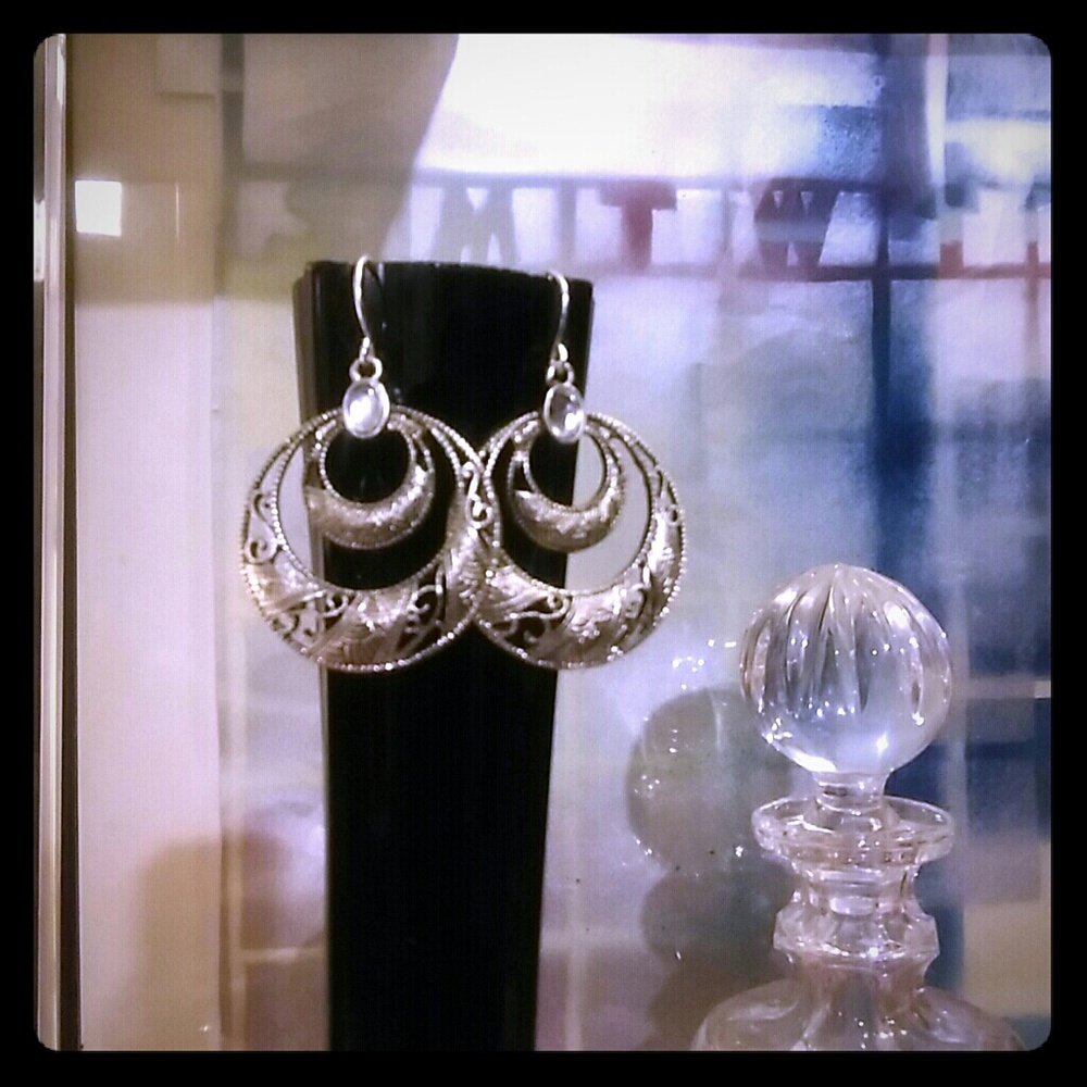 Round with clear gem Earings