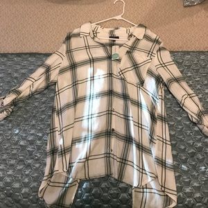 Market and spruce wardena split back top
