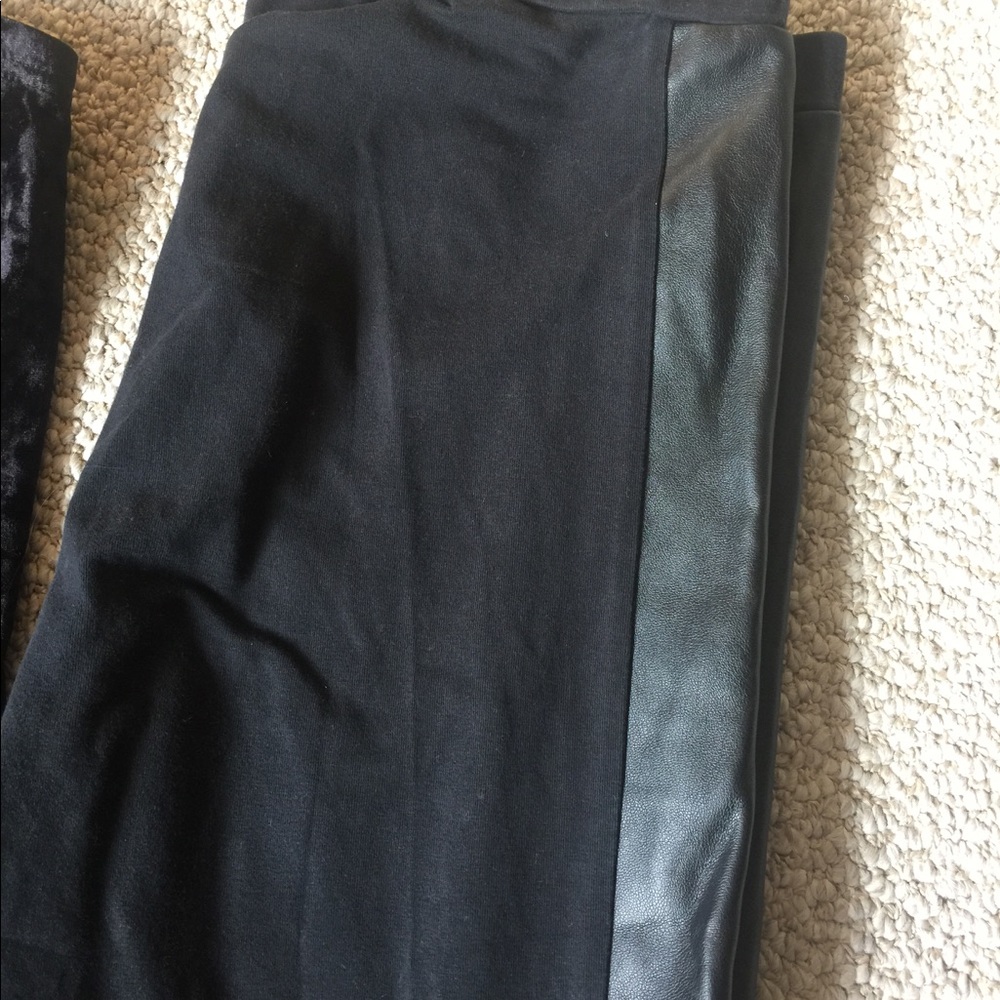 2 black leggings