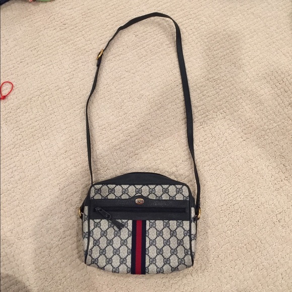 Gucci Handbags - Gucci Purse