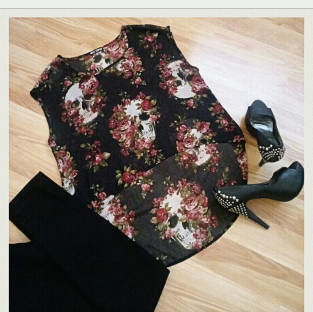 Size large Hot Topic floral & skulls shear blouse