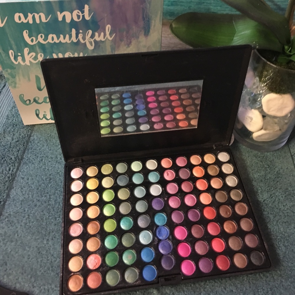 Eyeshadow palette